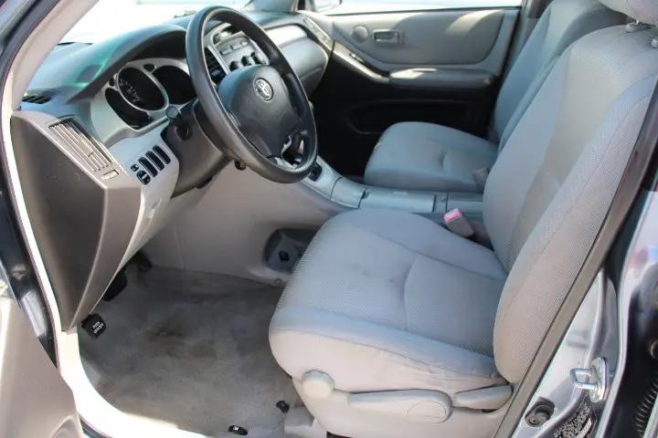 2005 Toyota Highlander Base V6