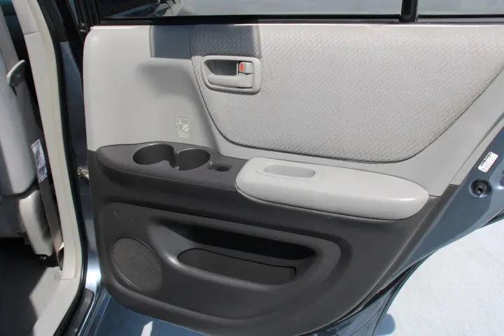 2005 Toyota Highlander Base V6