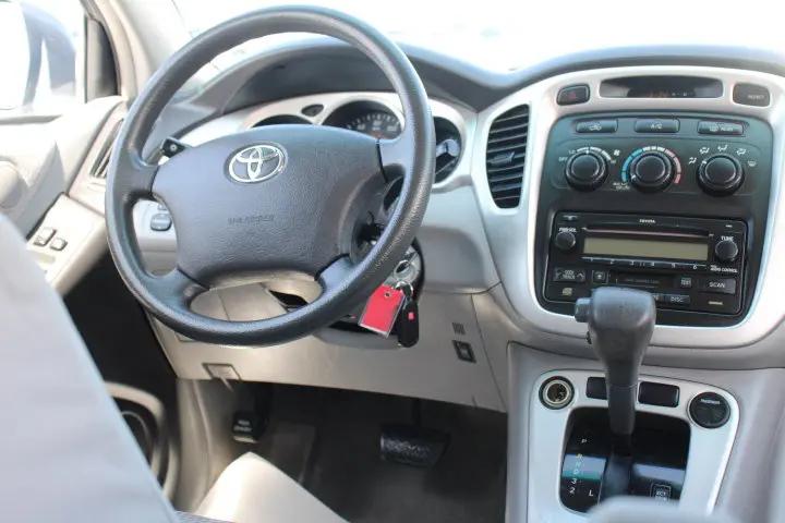 2005 Toyota Highlander Base V6