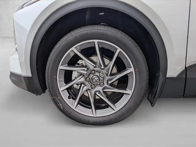 2026 Toyota C-HR XSE