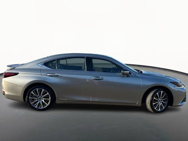2020 Lexus ES 300h Signature