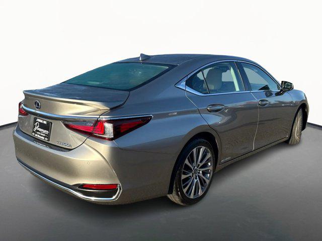 2020 Lexus ES 300h Signature