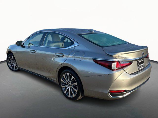2020 Lexus ES 300h Signature