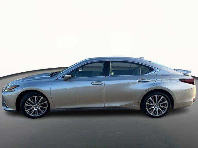 2020 Lexus ES 300h Signature