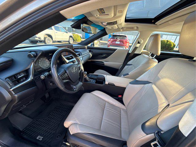 2020 Lexus ES 300h Signature