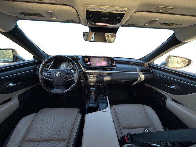 2020 Lexus ES 300h Signature