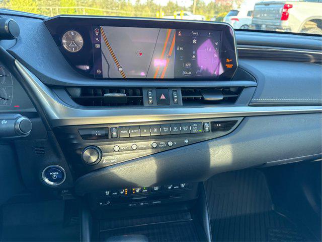 2020 Lexus ES 300h Signature