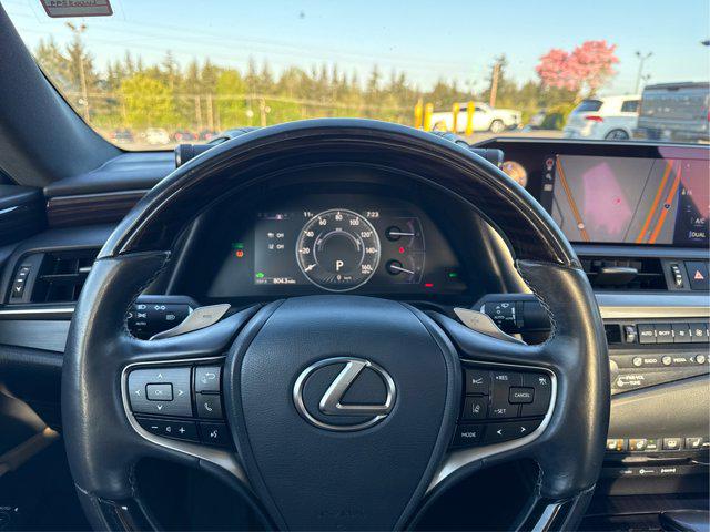 2020 Lexus ES 300h Signature