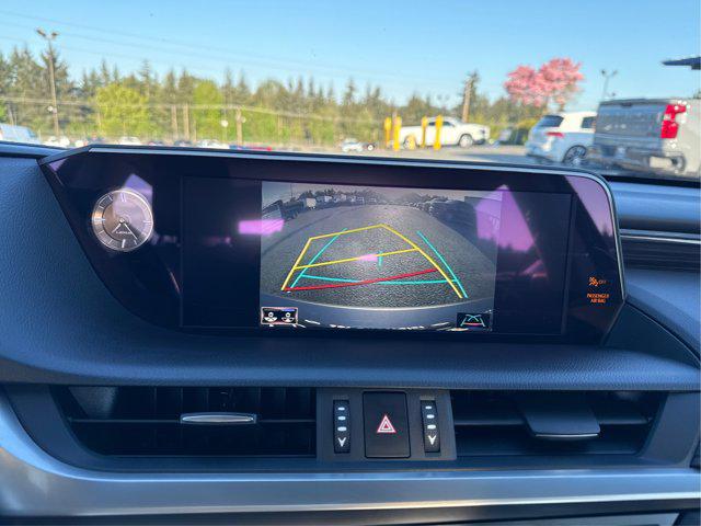 2020 Lexus ES 300h Signature