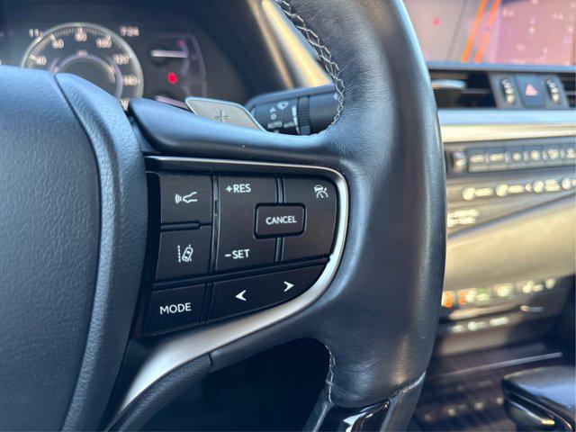 2020 Lexus ES 300h Signature
