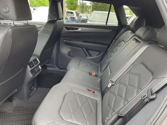 2026 Volkswagen Atlas Cross Sport SE with Technology