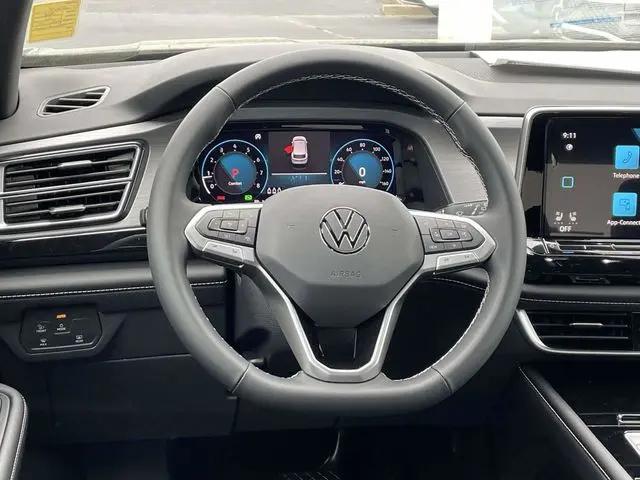 2026 Volkswagen Atlas Cross Sport SE with Technology