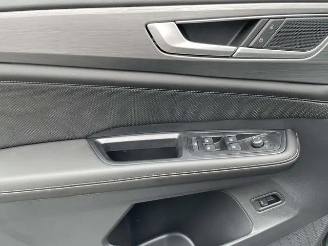 2026 Volkswagen Atlas Cross Sport SE with Technology