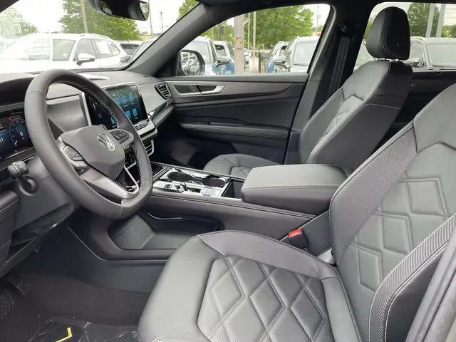 2026 Volkswagen Atlas Cross Sport SE with Technology
