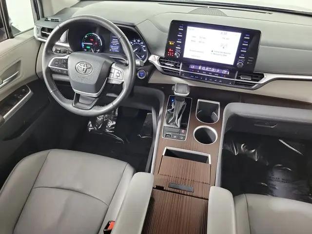 2024 Toyota Sienna XLE