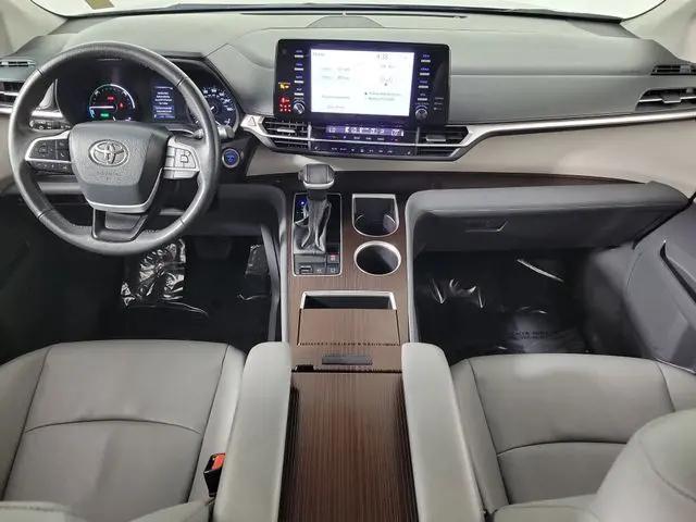 2024 Toyota Sienna XLE