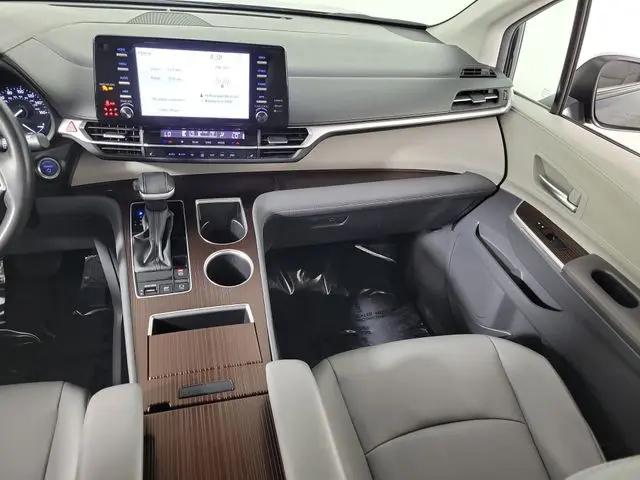 2024 Toyota Sienna XLE