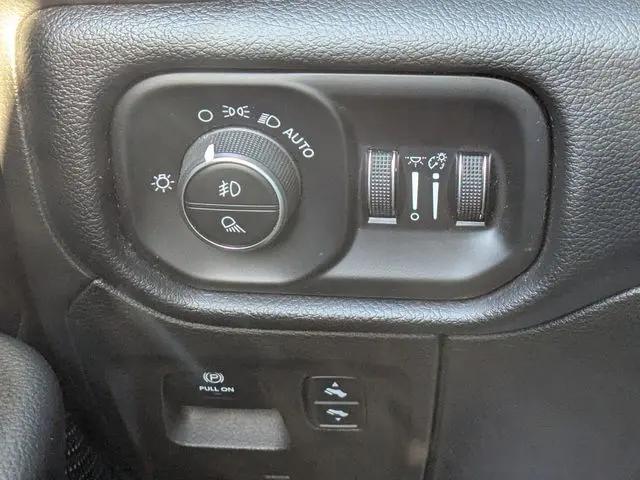 2019 Ram 1500 Big Horn/Lone Star Crew Cab 4x4 5'7" Box