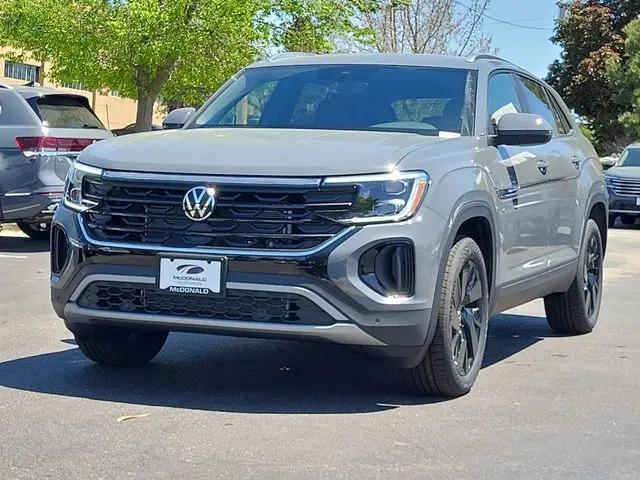 2026 Volkswagen Atlas Cross Sport SE with Technology