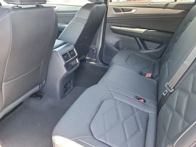 2026 Volkswagen Atlas Cross Sport SE with Technology