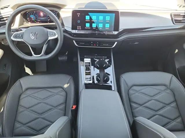 2026 Volkswagen Atlas Cross Sport SE with Technology