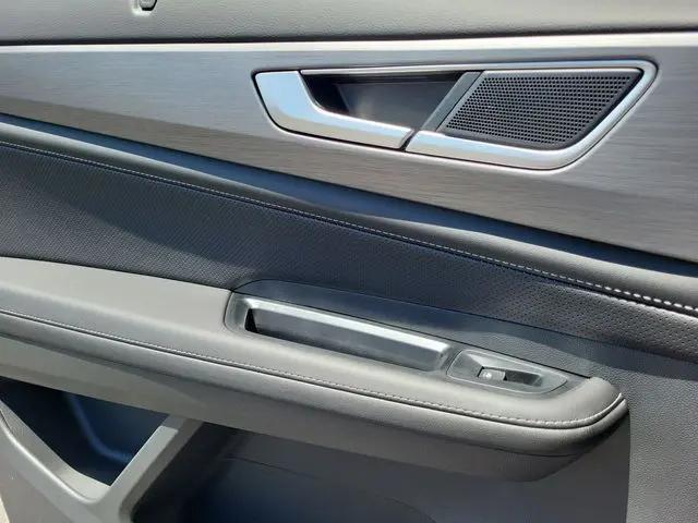 2026 Volkswagen Atlas Cross Sport SE with Technology