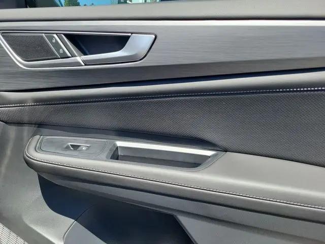 2026 Volkswagen Atlas Cross Sport SE with Technology