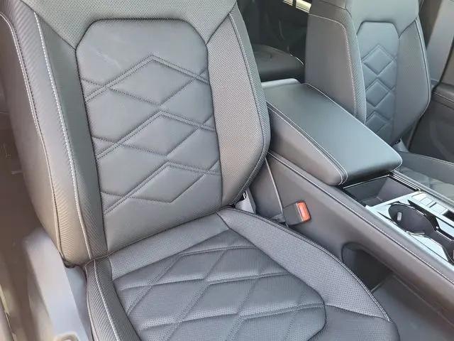 2026 Volkswagen Atlas Cross Sport SE with Technology