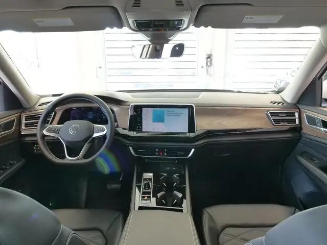 2026 Volkswagen Atlas SE with Technology