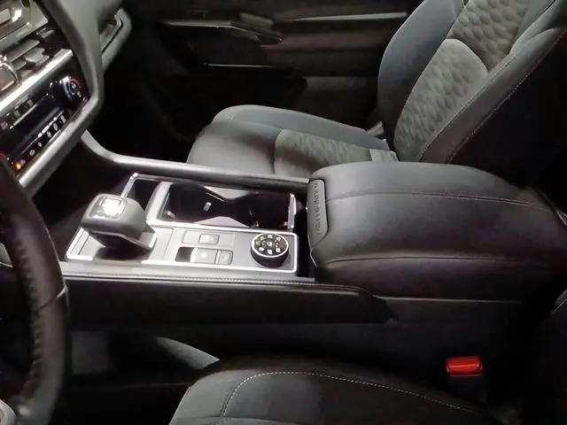 2025 Nissan Pathfinder SV 4WD