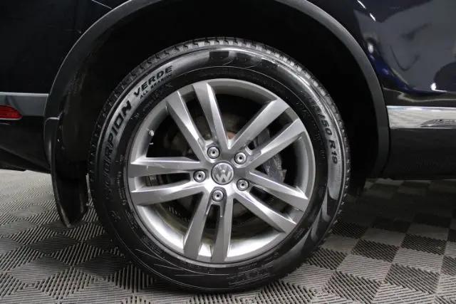 2016 Volkswagen Touareg VR6 Lux