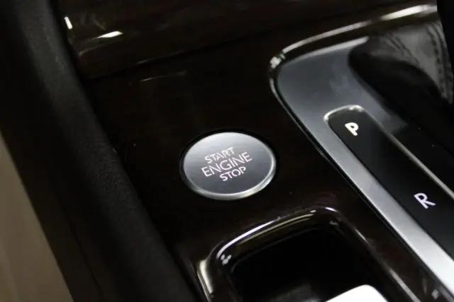 2016 Volkswagen Touareg VR6 Lux