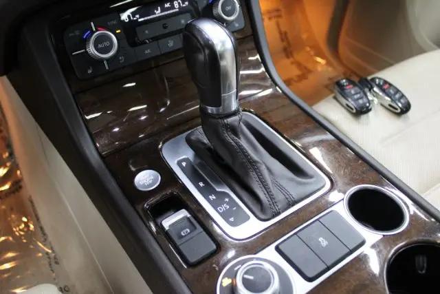 2016 Volkswagen Touareg VR6 Lux