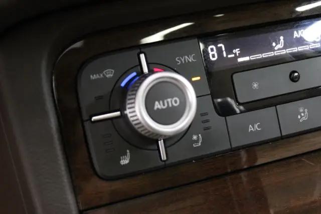 2016 Volkswagen Touareg VR6 Lux
