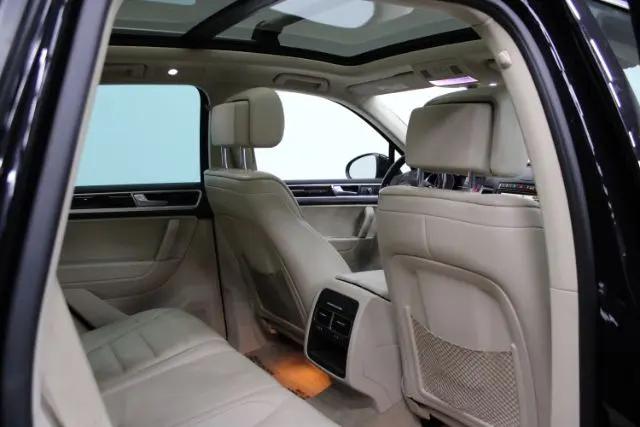 2016 Volkswagen Touareg VR6 Lux