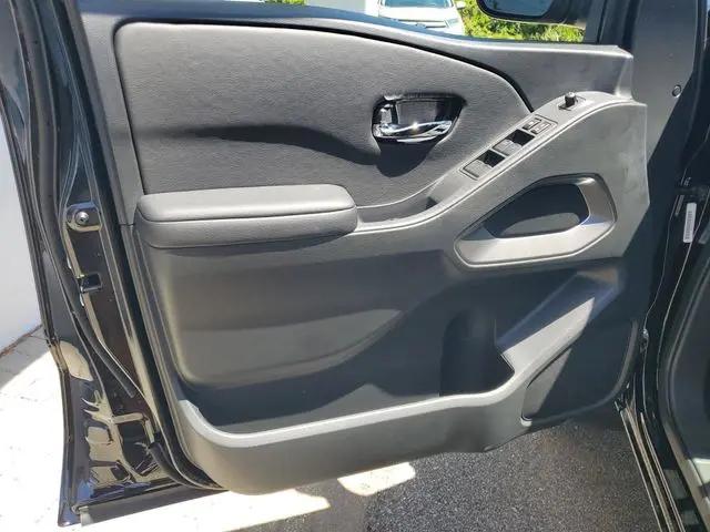 2026 Nissan Frontier Crew Cab SV 4x2