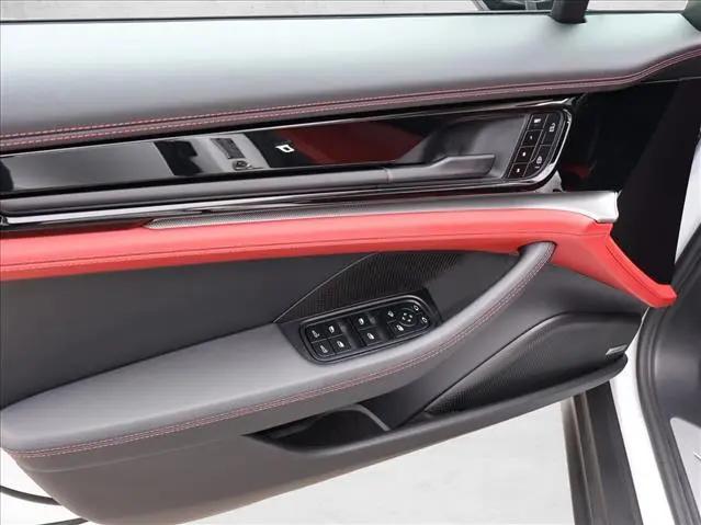 2025 Porsche Panamera 4
