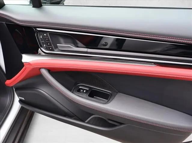 2025 Porsche Panamera 4