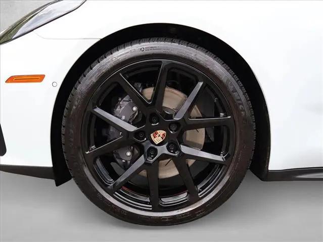 2025 Porsche Panamera 4