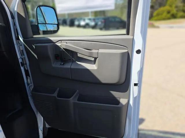 2026 Chevrolet Express Cargo Van 2500 Regular Wheelbase, WT, RWD