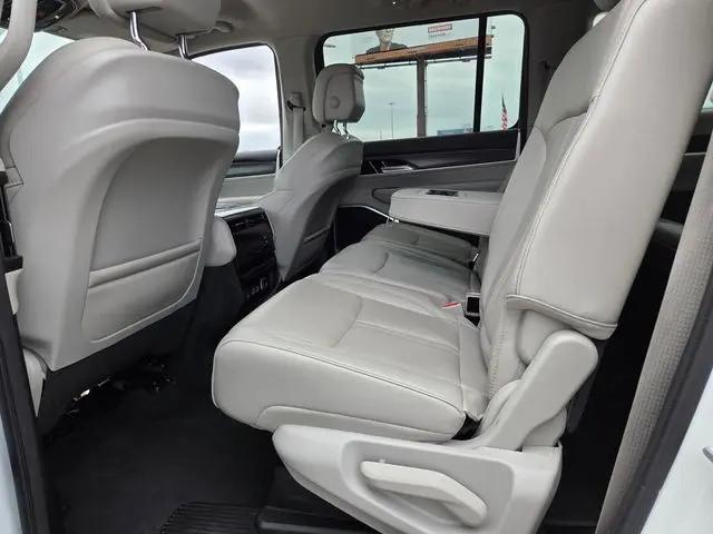 2024 Jeep Wagoneer Series II 4x2