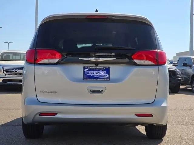 2023 Chrysler Voyager LX
