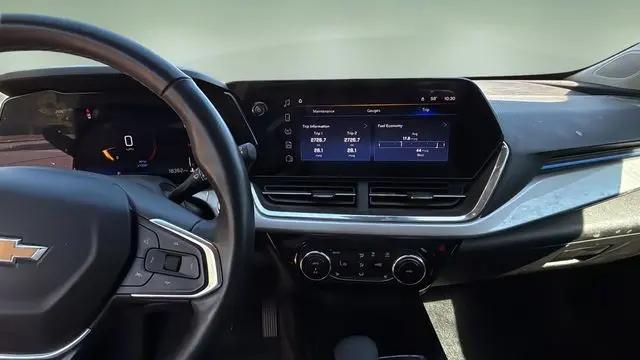 2025 Chevrolet Trax FWD LT