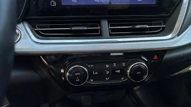 2025 Chevrolet Trax FWD LT