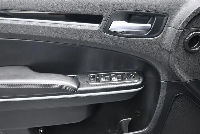 2023 Chrysler 300 Touring