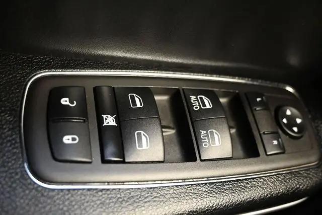 2023 Chrysler 300 Touring