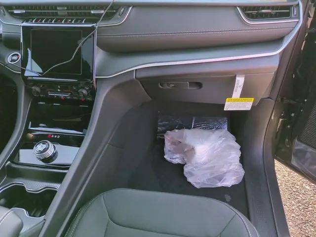 2026 Jeep Grand Cherokee L Altitude 4x4