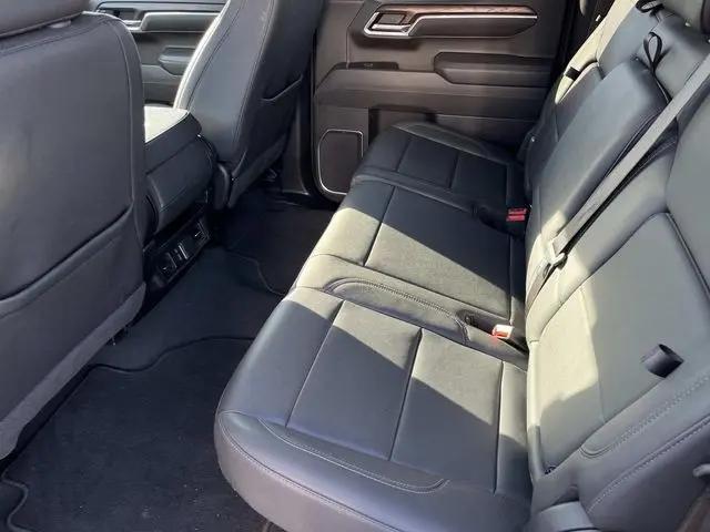 2025 GMC Sierra 1500 4WD Crew Cab Short Box SLT