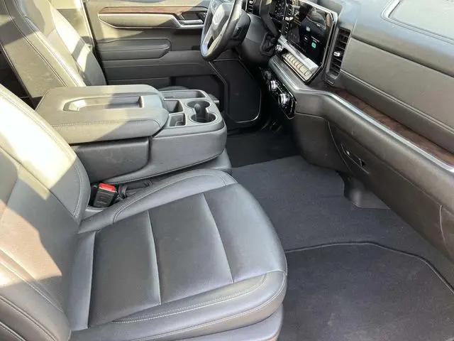 2025 GMC Sierra 1500 4WD Crew Cab Short Box SLT