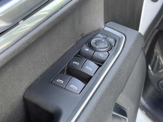 2025 GMC Sierra 1500 4WD Crew Cab Short Box SLT
